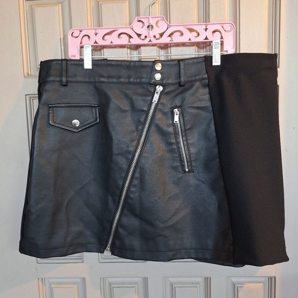 Faux Leather & Fabric Skirt Plus Sz2X? (No Label) Black Asymetric Zipper Short - Picture 5 of 8